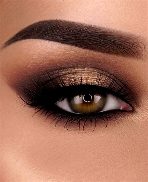 Best Eye Makeup Looks for 2021 : Smokey Eye Makeup