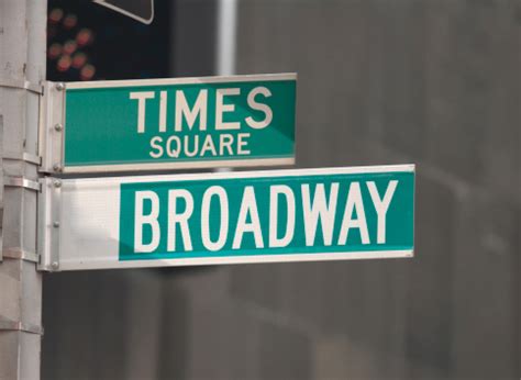 Photo libre de droit de Times Square Et Broadway Street Les Panneaux ...