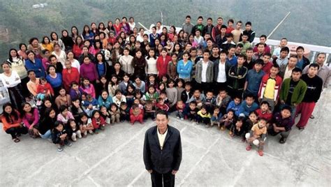 The largest family in the world: 39 wives and 86 children and they all live together! See how ...