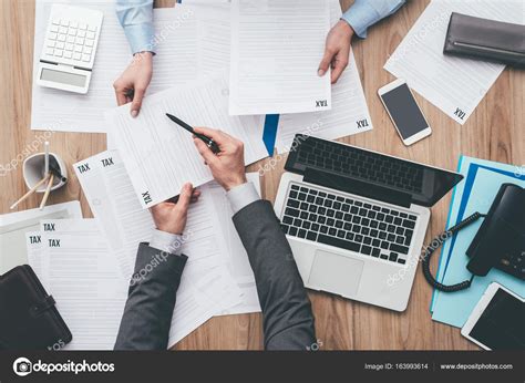 Business people working at office desk — Stock Photo © stokkete #163993614