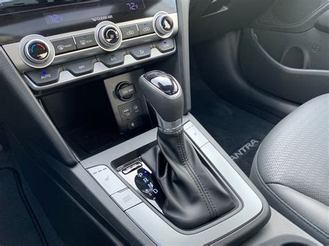 2020 Hyundai Elantra: 180 Interior Photos | U.S. News