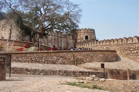 Jhansi Fort - A True Symbol of Bravery and Honor | Insight India : A ...