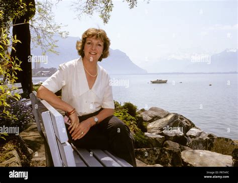 Penelope keith the good life hi-res stock photography and images - Alamy