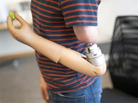 Mind-controlled prosthetic arm can now ‘feel’ objects