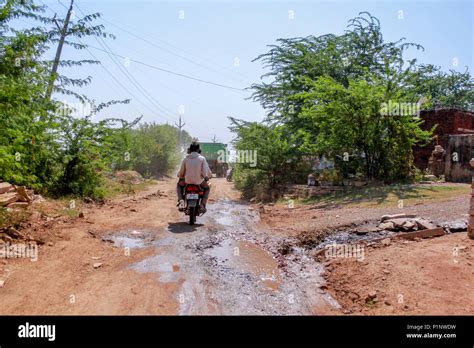 Village road india hi-res stock photography and images - Alamy