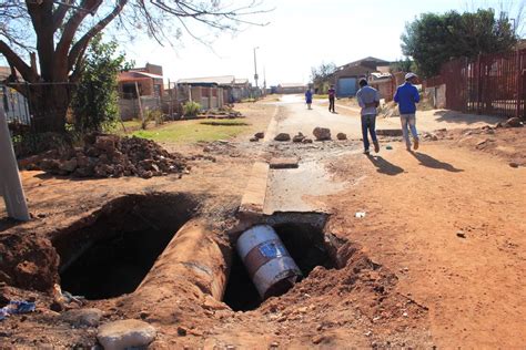 Dangerous hole now officially a sinkhole | Carletonville Herald