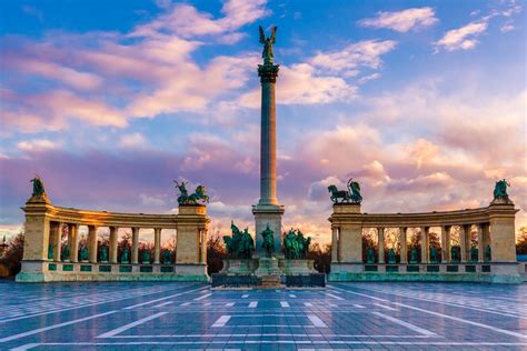 Heroes Square Budapest, Alun-Alun Sekaligus Gerbang Taman Kota di Hungaria | Tour ke Eropa ...