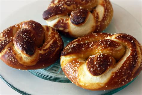 {RECIPE} Delicious Soft Pretzels with Two Dipping Sauces (Spicy Gruyère ...