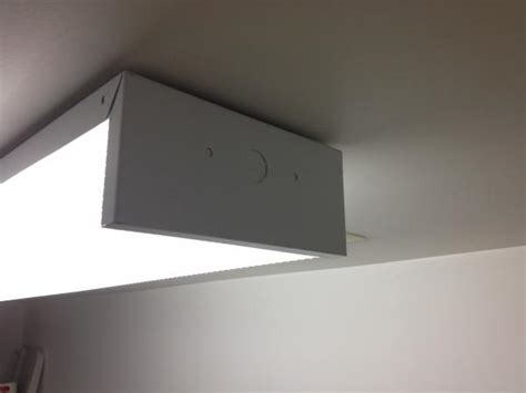 How To Remove Fluorescent Ceiling Light Cover With Clips ...