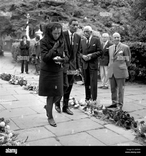 Mourning her Father - "Hutch Stock Photo - Alamy