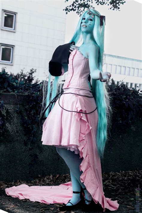 Hatsune Miku from Dark Woods Circus - Daily Cosplay .com