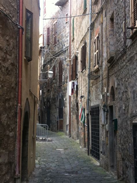 Bolsena - Alley | Latium | Pictures | Italy in Global-Geography