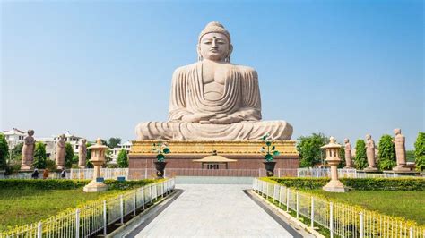 Statue of Buddha in Bodh Gaya, India – Thothios