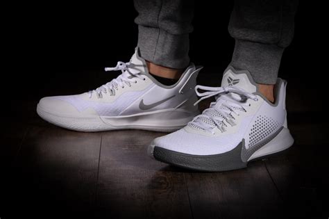 NIKE KOBE MAMBA FURY WHITE WOLF GREY pour €150,00 | kicksmaniac.com