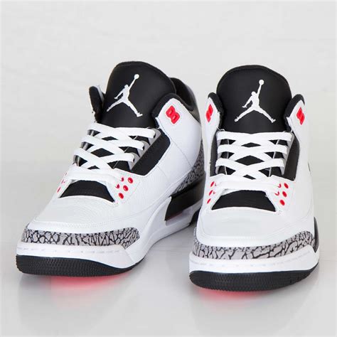 Jordan Brand Air Jordan 3 Retro - 136064-123 - Sneakersnstuff (SNS) | Sneakersnstuff (SNS)