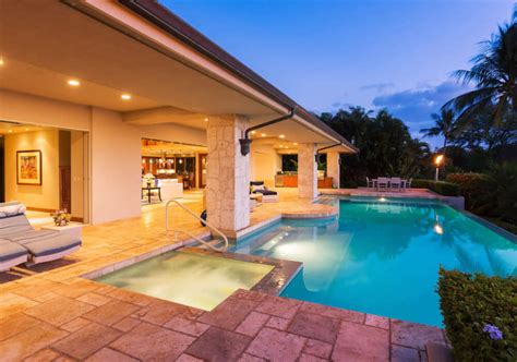 17 Perfect Villa Rentals in Hawaii for Large & Multi-Family Vacations