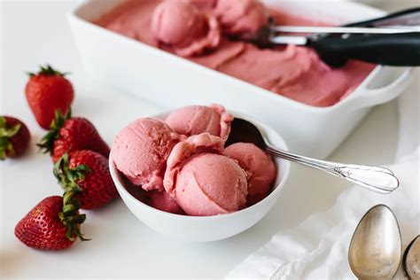Homemade Strawberry Frozen Yogurt | Downshiftology