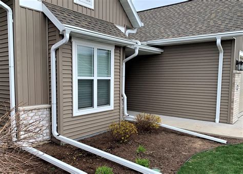 Seamless Gutters vs Regular Gutters: Which are Better for Your Home?