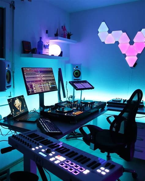 10 Modern Home Studio Setups That Nail The Vibe | Home studio setup ...