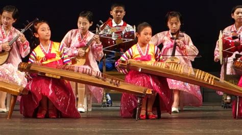 Childrens' Music Performance in North Korea - YouTube