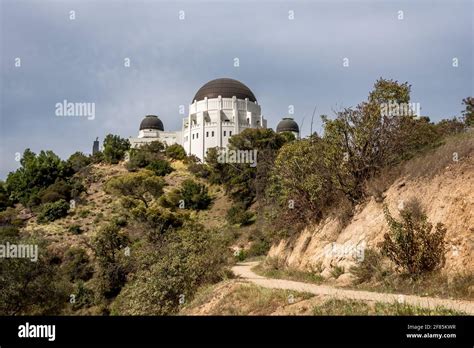 Looking up at Griffith Observatory from east hiking trail in Griffith ...