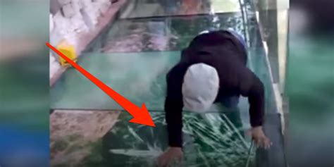 Glass bottom bridge in China cracks beneath your feet - Business Insider