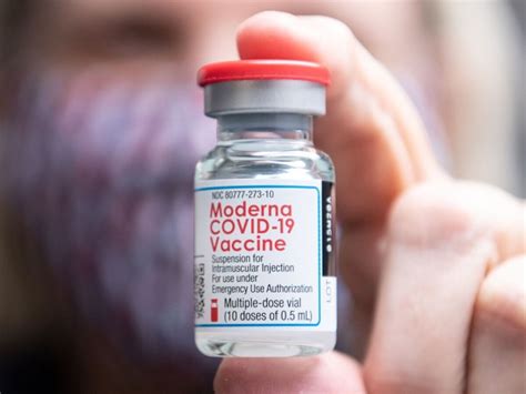 U.K. Authorizes Moderna Covid-19 Vaccine for Use in Adolescents - Bloomberg