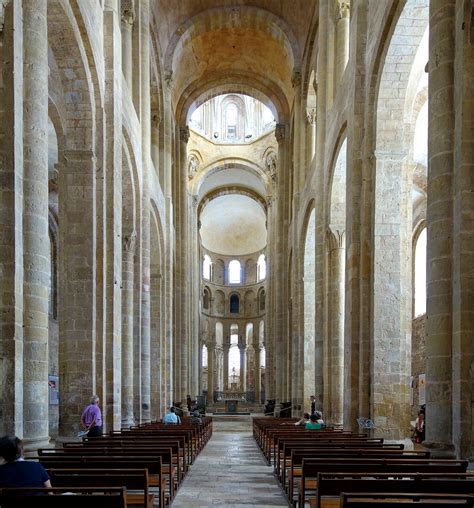 Smarthistory – Church and Reliquary of Sainte-Foy, France