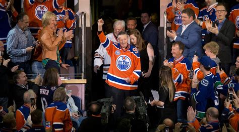 Hockey Legend Wayne Gretzky Shared His Father With a Nation - The New York Times