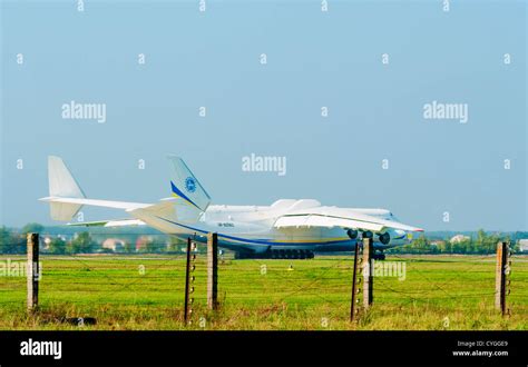 Antonov an 225 mriya ussr -Fotos und -Bildmaterial in hoher Auflösung ...
