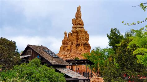 10 Best Disneyland California Rides – Our DO NOT MISS Rides at ...