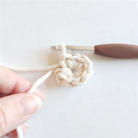 How to Crochet a Magic Circle (Photo Tutorial + Video) - Easy Crochet Patterns