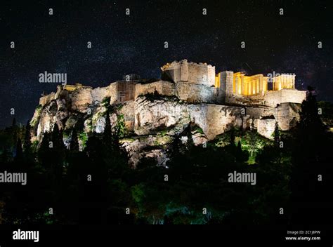 Night view of the illuminated Acropolis of Athens Stock Photo - Alamy