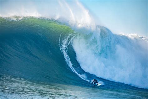 How big waves build at Mavericks near San Francisco - Los Angeles Times