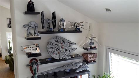 LEGO Star Wars UCS Millennium Falcon 75192: Falken Aufsteller | zusammengebaut