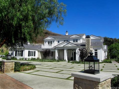 Kylie Jenner Moves on and Moves Up--Check Out Her Stunning New $6M Mansion! | HuffPost