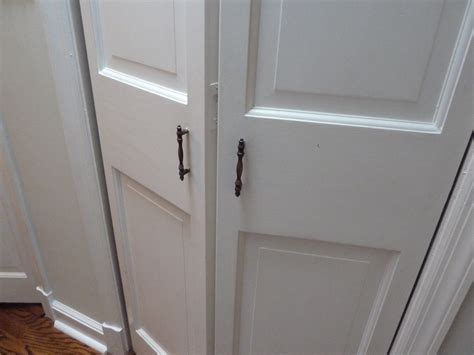 Bifold door knob placement – Door Knobs