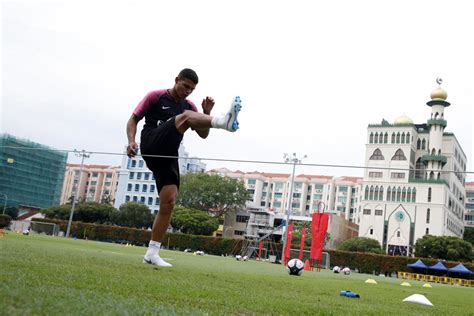 Thiago Silva's first day in Singapore in pictures | Paris Saint-Germain