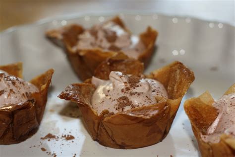 sunday sweets: phyllo cups with cinnamon-chocolate cream