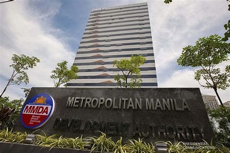 File:Photo of the new 20-storey Metropolitan Manila Development ...