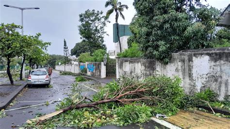 Cyclone Belal: images of the damage and extreme winds that hit Reunion Island - The Limited Times