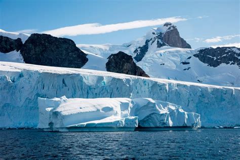 Iceberg vs Glacier: Learn the Difference Between Glacier and Iceberg | Poseidon Expeditions