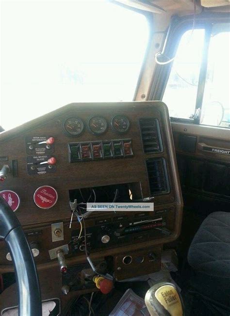 19870000 Freightliner Flc