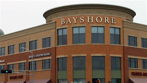 More stores closing at Bayshore - Milwaukee Business Journal