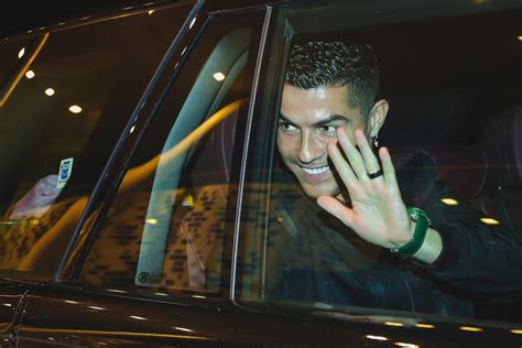 Cristiano Ronaldo lands in Saudi Arabia, greeted by Al Nassr officials and fans - Arabian ...