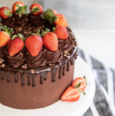 Dark Chocolate Covered Strawberry Cake – Lo's Kitchen