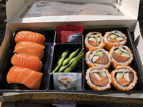 [I Ate] A takeaway salmon sushi box | Sushi, Salmon sushi, Food packaging