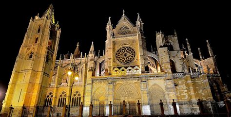 Catedral de León iluminada