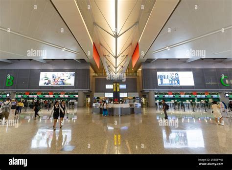 Flughafen Shanghai Hongqiao International Airport Terminal 2 in China Stock Photo - Alamy