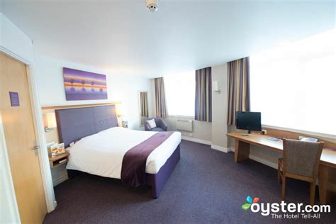 Premier Inn Glasgow City Centre (George Square) Hotel Review: What To ...